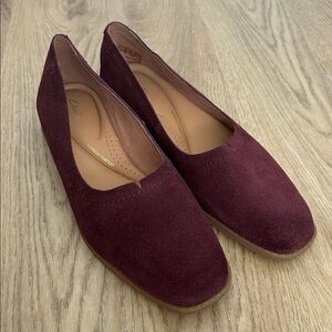 Clark’s Pure Walk Burgandy Suede Loafer Size 7.5‎ EUC